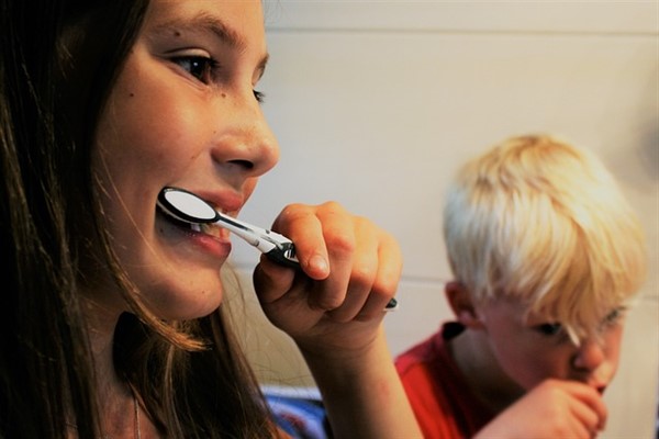 Diş fırçalama ilk süt dişi ile başlamalı