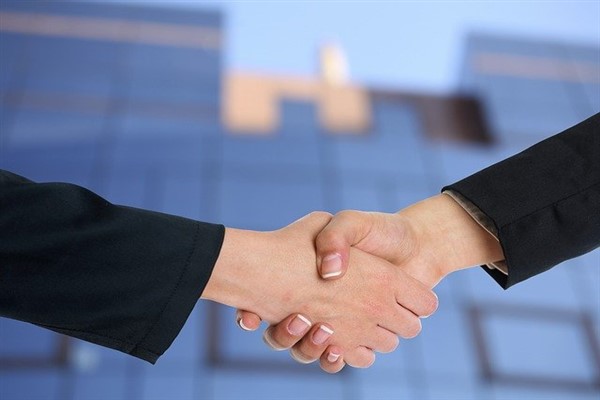 Doğan Holding, Karel’e ortak oluyor