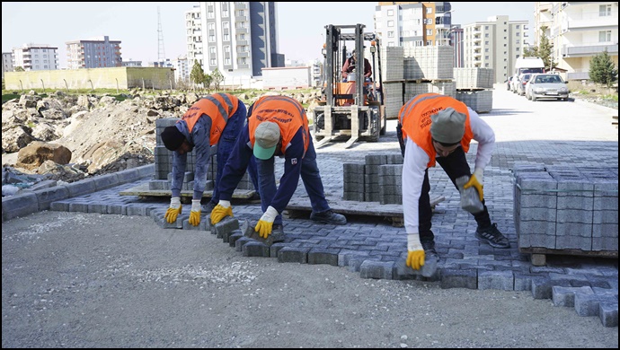 Doğukent’te Yeni Yollar Kilitli Parkeyle Döşeniyor 