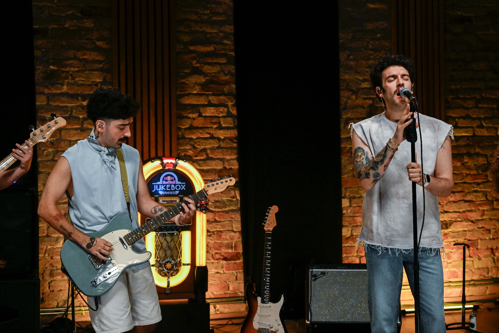  Dolu Kadehi Ters Tut, popüler şarkılarını yeniden yorumladı   