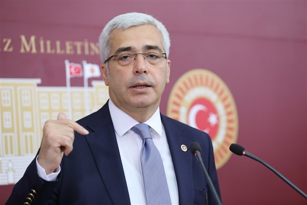 DP’li Uzun: “Toplum yalancılık ile hainlik kıskacına sıkıştı”