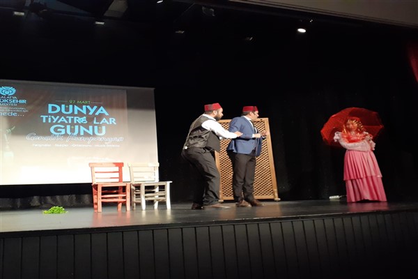  Dünya Tiyatro Günü’nde gençler ‘Perde’ dedi