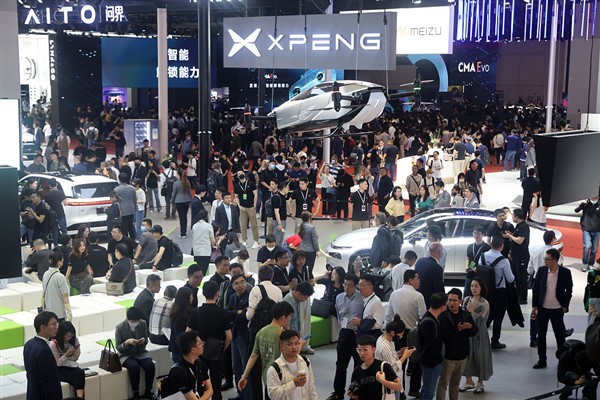 Dünyanın en büyük otomobil fuarı Shanghai'da başladı