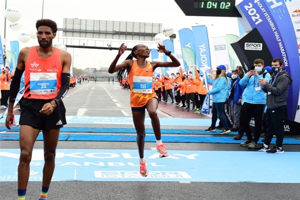 Dünyanın en hızlısı: N Kolay İstanbul Yarı Maratonu