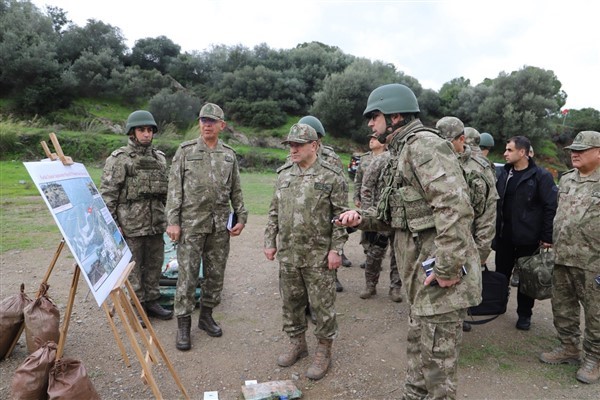 Düzeltme-Bayraktaroğlu, İstihkam Okulu ve Eğitim Merkezi Komutanlığı'nı ziyaret etti