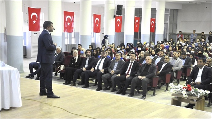 Eğitimci-Yazar Karadağlı bağımlılığa iten faktörleri anlattı