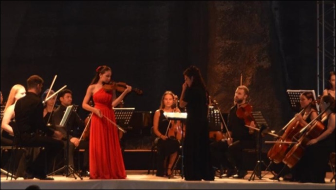 El Ele Müzik Senfoni Orkestrası rüzgarı