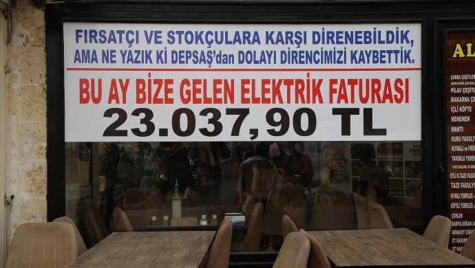 Elektrik zammına pankartlı protesto
