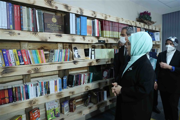Emine Erdoğan Bağcılar’da kütüphane açılışı yaptı 