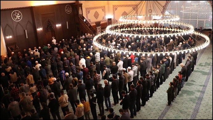 Enderun teravihi geleneği Haliliye 'de yaşatılıyor