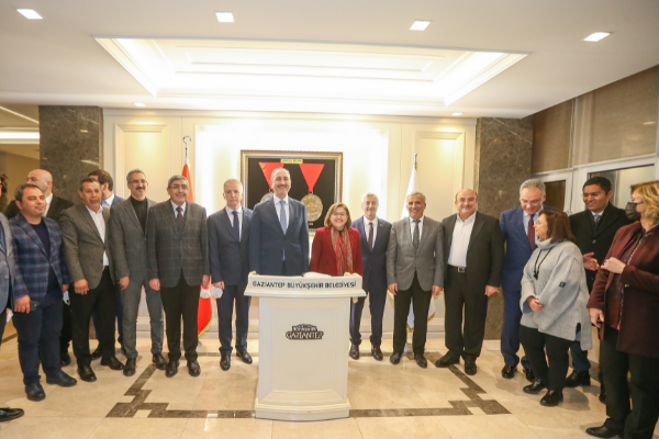 Eski Adalet Bakanı Gül, Şahin'i ziyaret etti