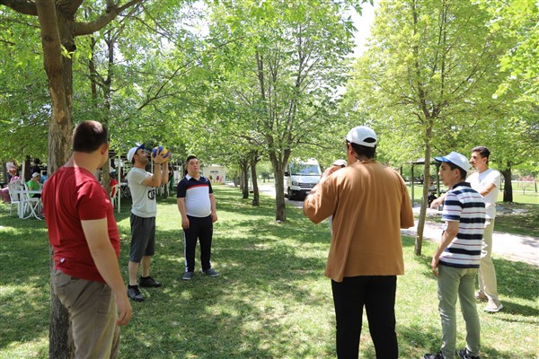 Eskişehir’de özel bireyler piknikte bir araya geldi