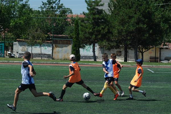 Eskişehir'de spor eğitimleri, 11 branşta 800 çocuğun katılımıyla sürüyor