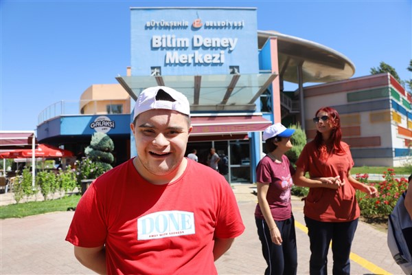 Eskişehir’de zihinsel engelli bireyler bilim turu yaptı