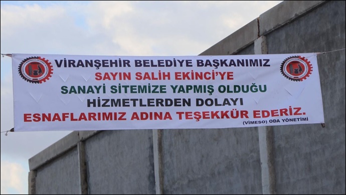 Esnaftan Başkan Ekinci'ye Pankart ile Teşekkür