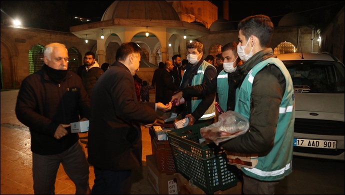 Eyyübiye Belediyesinden Vatandaşlara Kandil Simidi Ve Gül Suyu İkramı-(VİDEO)