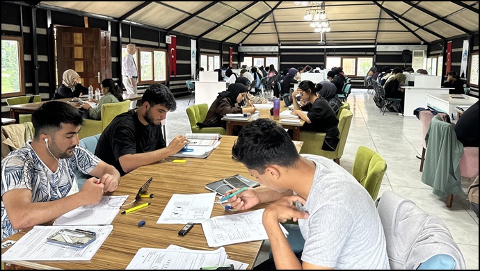Eyyübiyeli Gençler Eğitim Otaklarında Kampa Girdi