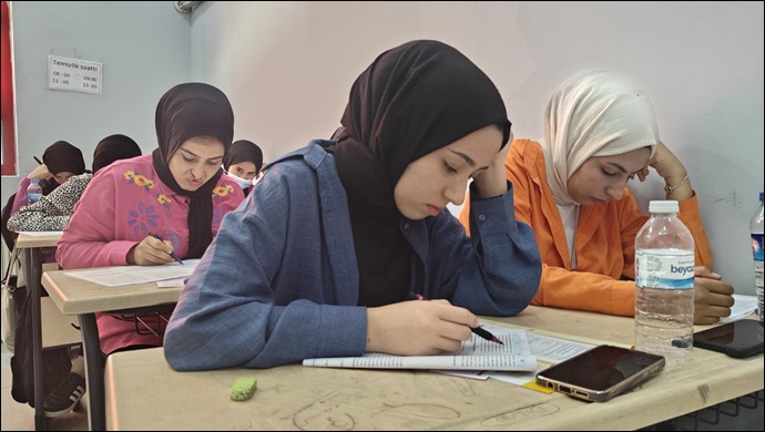 Eyyübiyeli Gençler Sınav Öncesi Son Hazırlıklarını Yapıyor