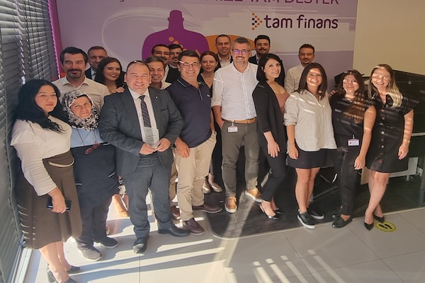 Fitch’ten Tam Finans’a iki kademeli not artışı