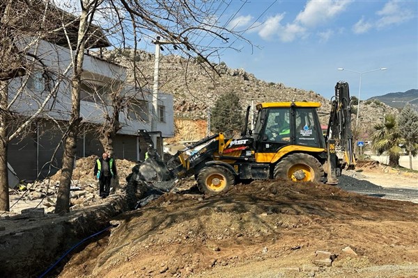 GASKİ, depremden etkilenen ilçelerde altyapı sorunlarını çözdü