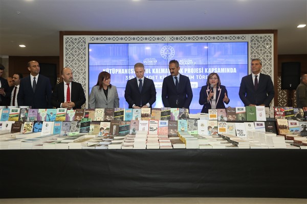 Gaziantep Büyükşehir’den okul kütüphanelerine 350 bin kitap