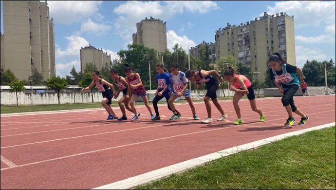 Geleceğin Kadın Sporcuları Başarıya Koşuyor