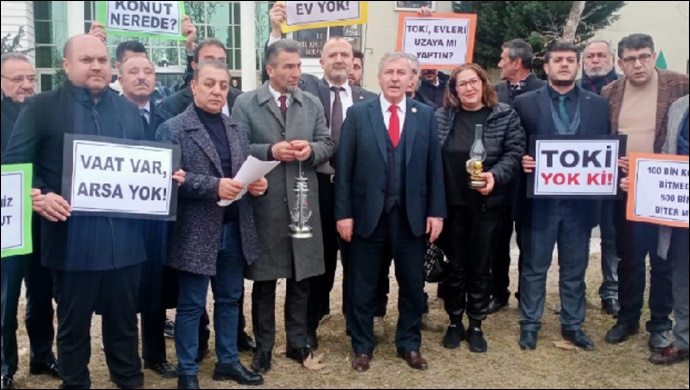 Gelecek Partili Özdağ’dan  “100 bin konut nerede” eylemi