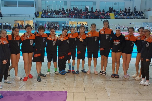 Genç yüzücüler, Türkiye Şampiyonası'nda rakiplerini geride bıraktı