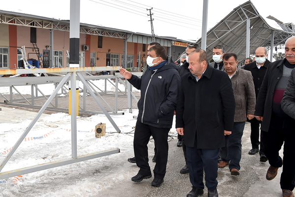 Gürkan, galericiler sitesi esnafını ziyaret etti