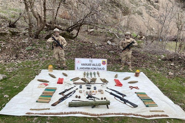 Hakkari’de PKK'ya ait çok sayıda mühimmat ele geçirildi