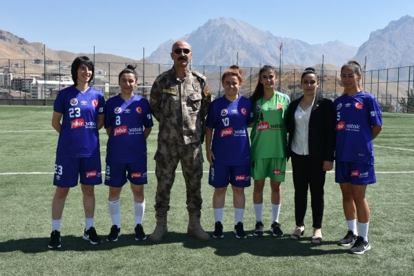 Hakkarigücü Kadın Futbol Takımı’nın yeni sponsoru İşbir Yatak