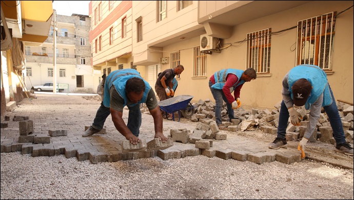 Haliliye Belediyesinden 3 Mahallede Parke Döşeme Çalışması