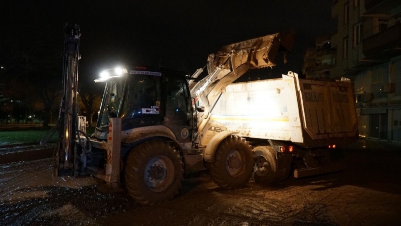 Haliliye’de Ekipler Sel Riskine Karşı Gece Boyu Teyakkuzdaydı-(VİDEO)