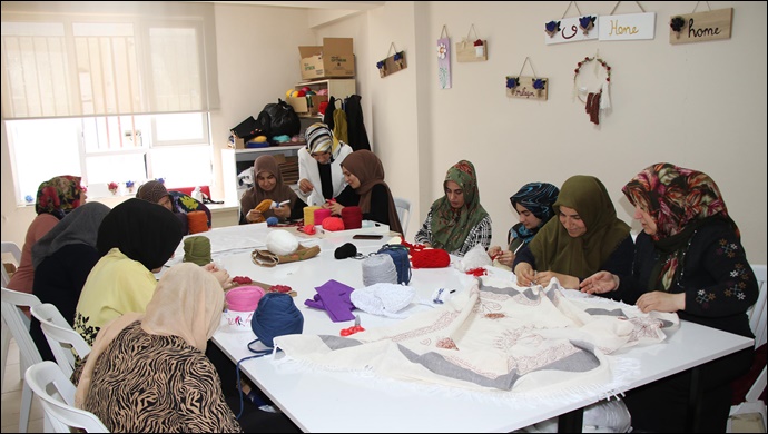 Haliliye’de Kadınlar Öğrenirken Çocukları Da Eğleniyor-(VİDEO)