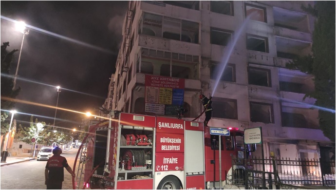 Haliliye'de metruk binada yangın büyümeden söndürüldü