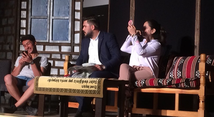 Harran Üniversitesi Fen Edebiyat Fakültesi Öğrencilerinden Tiyatro Gösterisi
