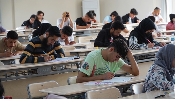 Harran Üniversitesi, HRÜYÖS-2022 2. Sınavını Büyük Bir Katılımla Gerçekleştirdi-(VİDEO)