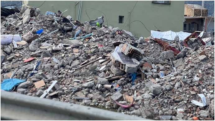 Hatay'da enkaz altında kalan bir çocuk 68 saat sonra kurtarıldı