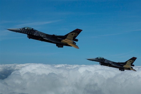 Hava Kuvvetleri Komutanlığının katılımıyla Kıbrıs Adası'nın güneyinde eğitim uçuşu yapıldı