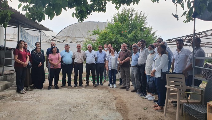 HDP’lilerden çilek üreticilerine ziyaret