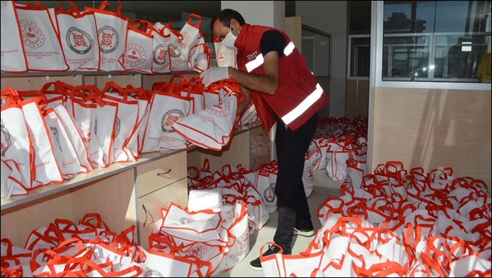 Hilvan Kaymakamlığı'ndan 600 aileye maske yardımı(VİDEO)