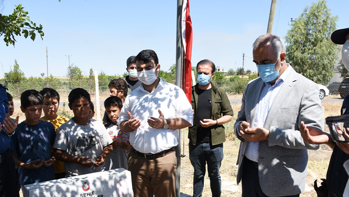 Hilvan’da 15 Temmuz etkinlikleri Şehit kabirlerinin ziyareti ile başladı 