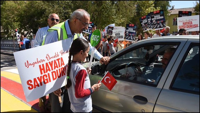 Hilvan’da ‘Yayalara Öncelik Duruşu, Hayata Saygı Duruşu’