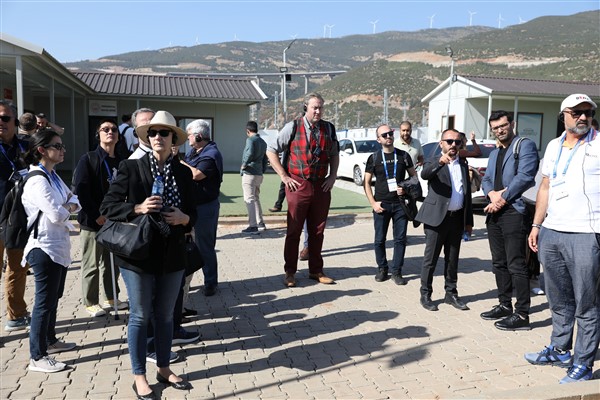 HORASIS katılımcıları, deprem bölgesindeki çalışmaları inceledi 