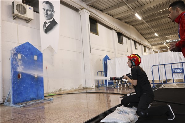 İBB'de itfaiyeci ve zabıta olabilmek için yarıştılar