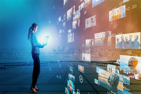 IBM, yapay zekanın daha da yaygınlaşması için Watsonx platformunu kullanıma sunuyor