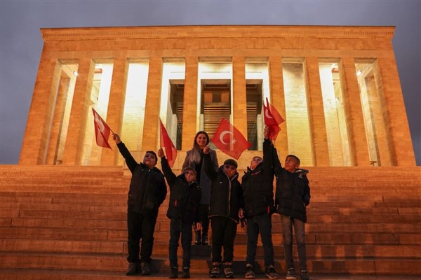 Iğdır'daki öğrenciler Anıtkabir'i ziyaret etti