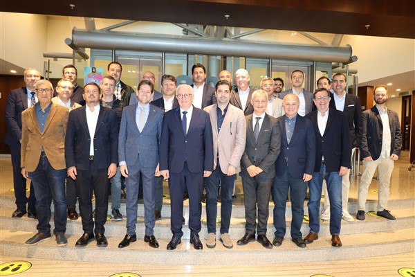 İhracatçılar rekabetçi kur rekabetçi enerji fiyatı istiyor