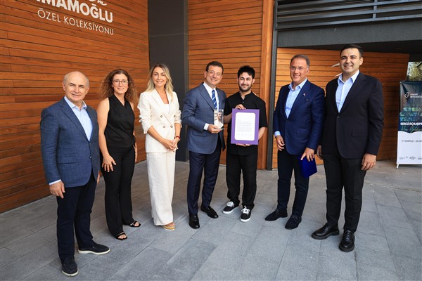 İmamoğlu, Galeri Beylikdüzü Görsel Sanatlar Yarışması’nın ödül törenine katıldı