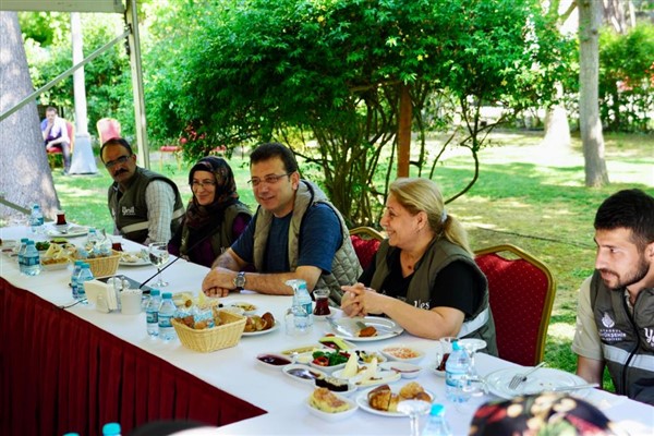 İmamoğlu: “O kıkır kıkır gülen bakanlara sesleniyorum; böyle bir ihaleyi nasıl verirsiniz?”